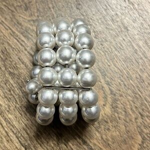 Elegant White Pearl Bracelet